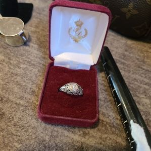 Vintage 14k white gold ring size 9 with a small diamond!